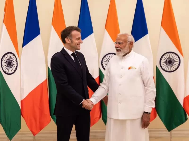 प्रधानमंत्री नरेंद्र मोदी और फ्रांस के राष्ट्रपति इमैनुएल मैक्रों