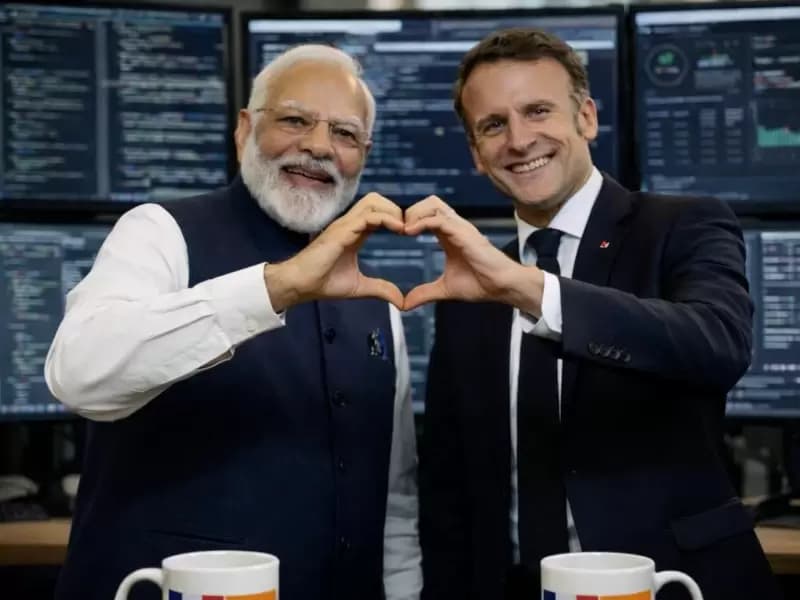 पीएम मोदी और फ्रांस के राष्ट्रपति मैक्रों की एआई तस्वीर