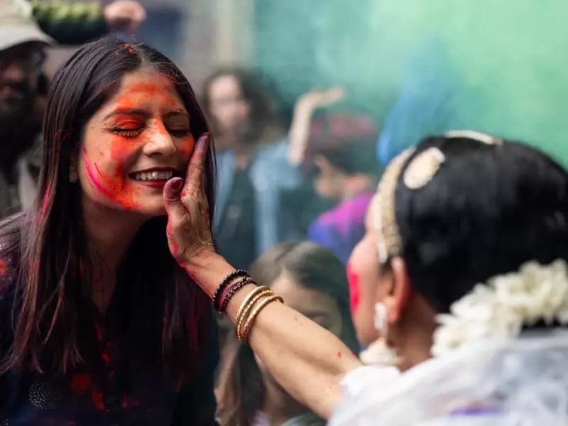 उत्सव के रंग...