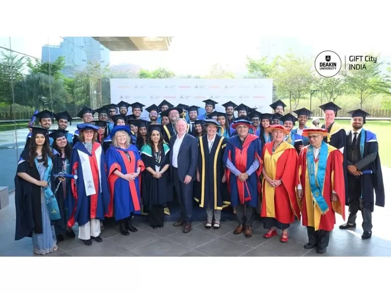 डीकिन यूनिवर्सिटी GIFT सिटी कैंपस के पहले स्नातक।