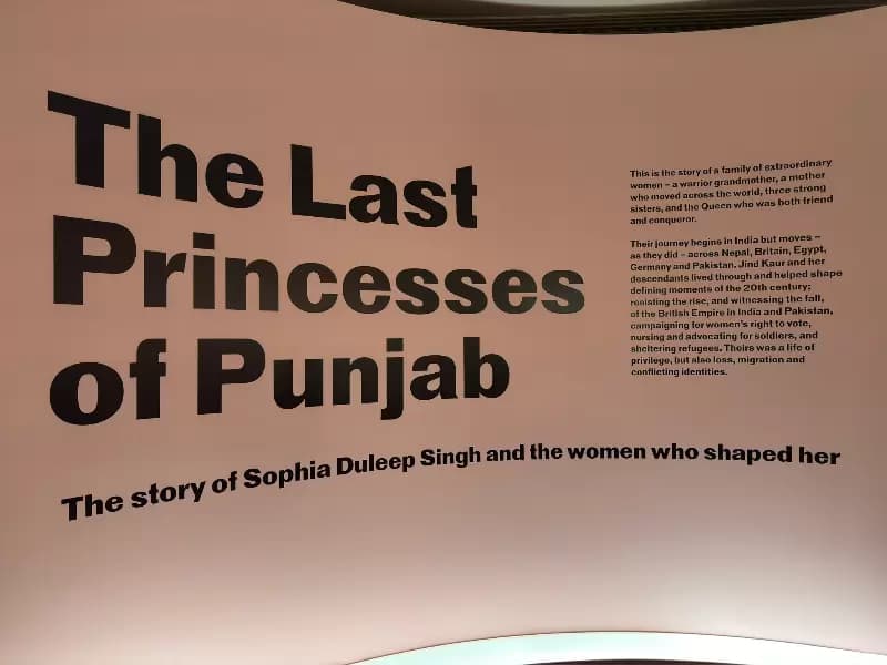 ब्रिटेन के केंसिंग्टन पैलेस में पंजाब की आखिरी राजकुमारियों की प्रदर्शनी का आयोजन किया गया है।