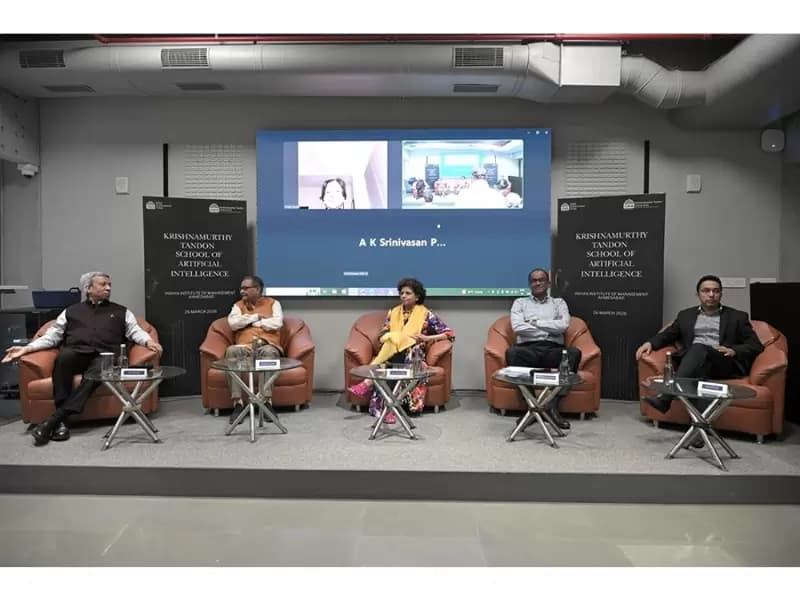 Chandrika Krishnamurthy Tandon with Pankaj Patel (chairperson, board of governors), Professor Bharat Bhasker (director, IIMA), and Ramesh Mangaleswaran (founding member, IIMA Endowment Fund)