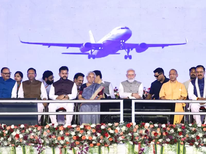 एयरपोर्ट का उद्घाटन इसी साल के मार्च महीने में प्रधानमंत्री मोदी ने किया था। 