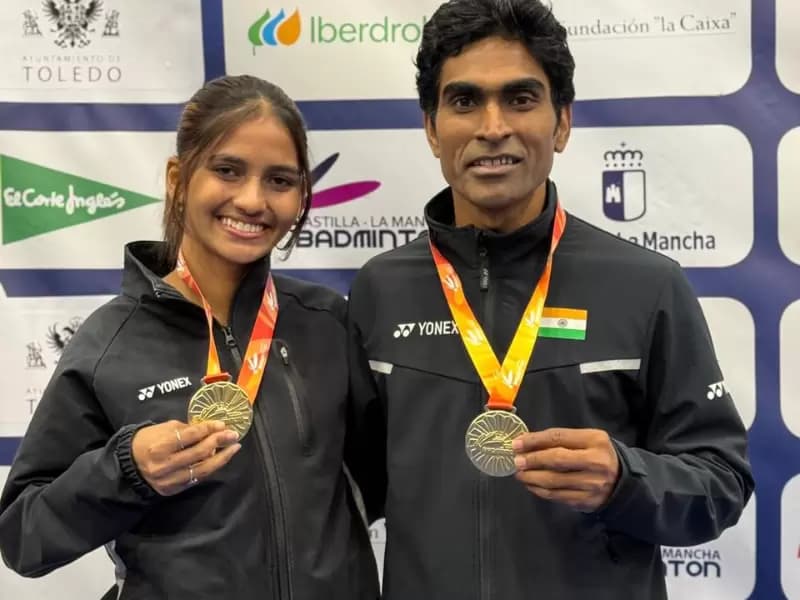 Indian medal winners posing at Spanish Para Badminton International 2026