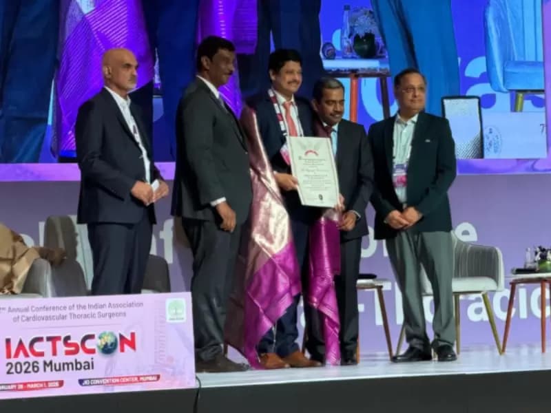 Rajamiyer Venkateswaran receiving the award