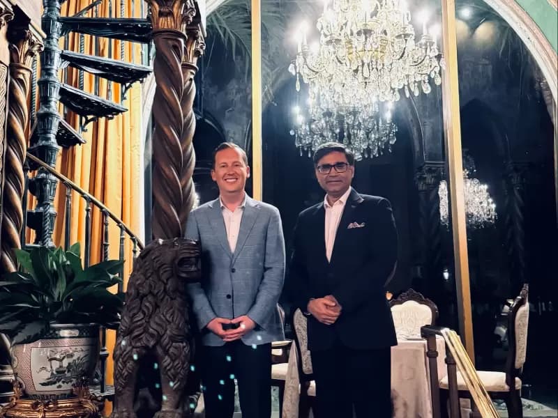 भारत में अमेरिकी राजदूत सर्जियो गोर और विदेश सचिव मिस्री