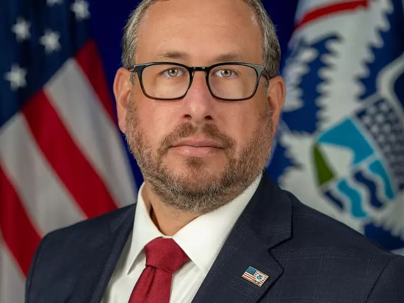 USCIS निदेशक जोसेफ एडलो।
