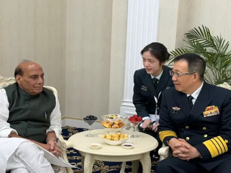 राजनाथ सिंह और चीनी रक्षा मंत्री के बीच एक महत्वपूर्ण बैठक हुई।