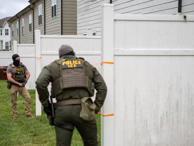 Federal immigration agents conduct operations at an apartment complex in Antioch, Tennessee, April 29. REUTERS/Seth Herald