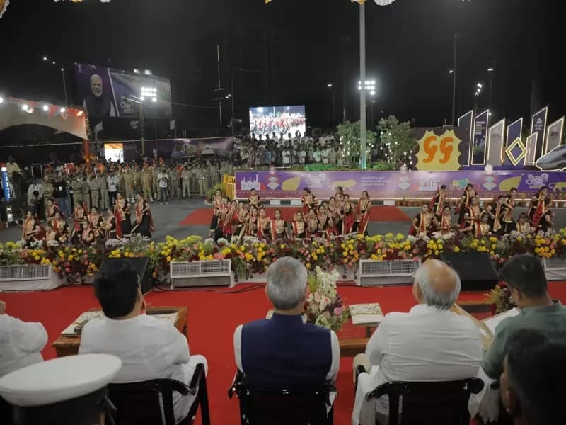  'Gujarat Gaurav Diwas' celebrated in Surat with parade, tableaux and cultural performances 