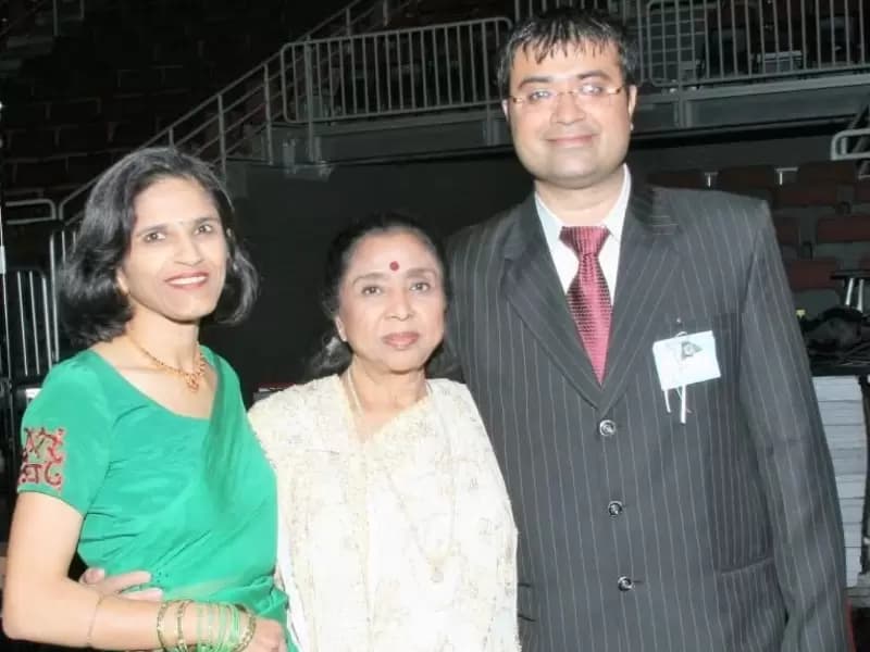 The author with the late singer
