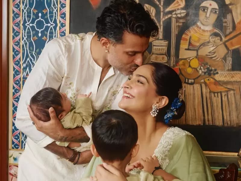 Sonam Kapoor Family picture