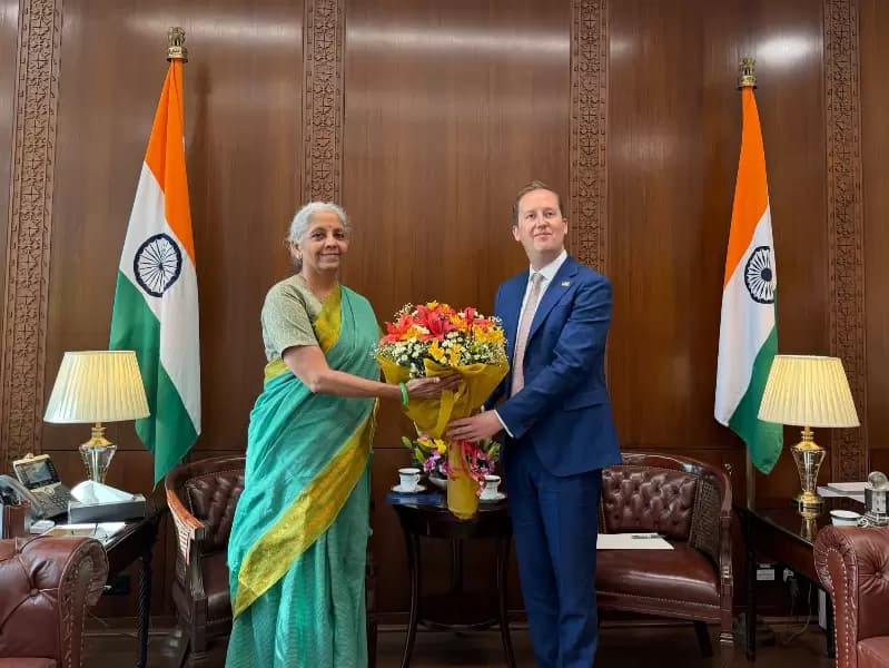 वित्त मंत्री सीतारमण और गोर की बैठक के दौरान भारत और अमेरिका ने आर्थिक तथा फिनटेक संबंधों को और गहरा करने पर चर्चा की।