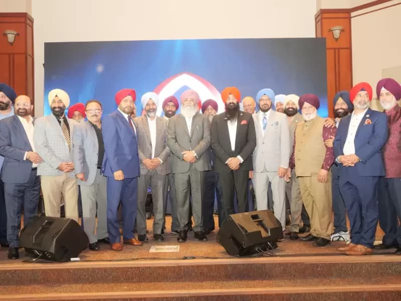 ਪ੍ਰਸਿੱਧ ਸਿੱਖ ਹਸਤੀਆਂ ਨੂੰ ਕੀਤਾ ਗਿਆ ਸਨਮਾਨਿਤ 
