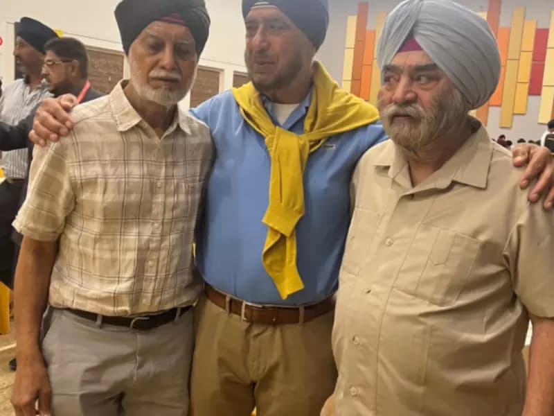 ਸੁਰਜੀਤ ਸਿੰਘ ਰਿਹਾਲ ਆਪਣੇ ਦੋਸਤਾਂ ਅਤੇ ਸਮਰਥਕਾਂ ਨਾਲ