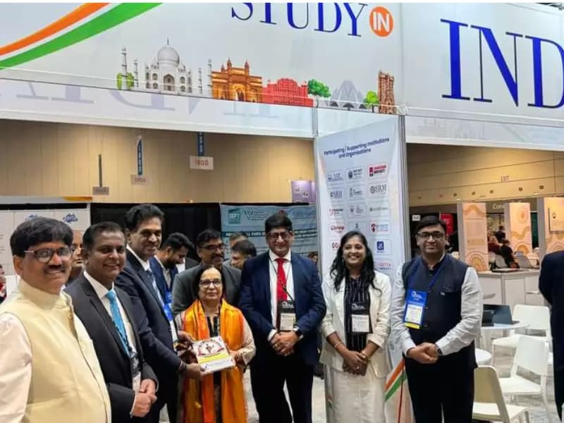 भारत शिक्षा संवर्धन समिति (EPSI) के प्रतिनिधियों ने औपचारिक रूप से पवेलियन का उद्घाटन किया।