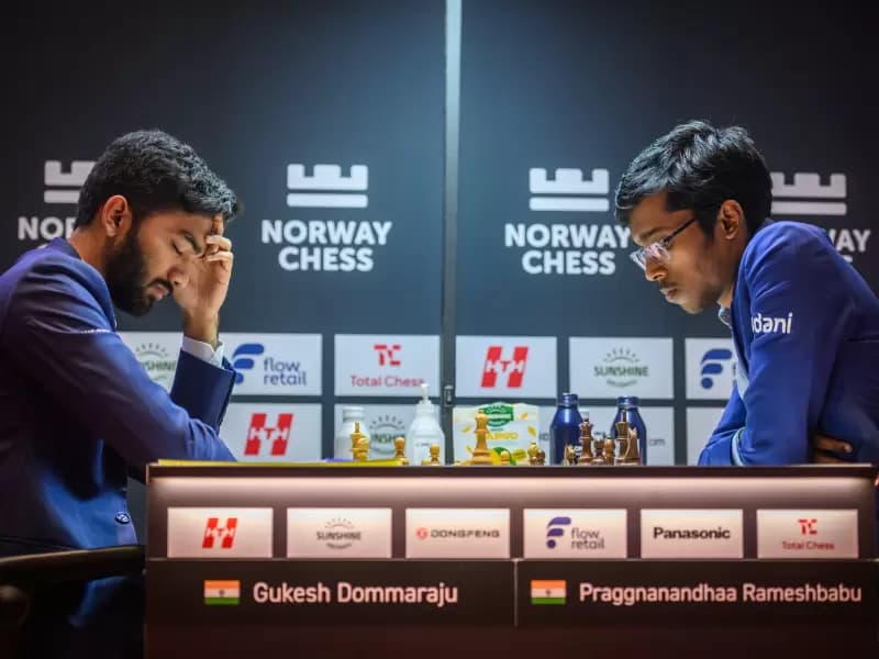 Pragg playing against Gukesh 