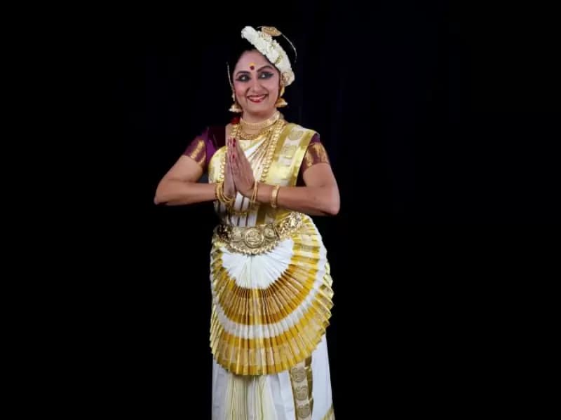 सुनंदा नायर को मोहिनीअट्टम में उनके योगदान के लिए संगीत नाटक अकादमी पुरस्कार से सम्मानित किया गया है, जो परफॉर्मिंग आर्ट्स के क्षेत्र में भारत का सर्वोच्च सम्मान है।
