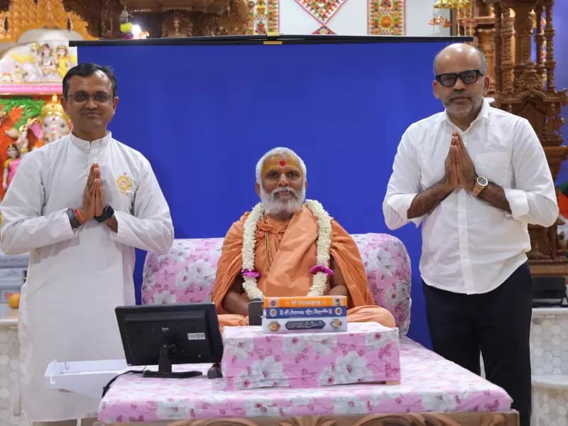 13 जून, 2026 को फ्लोरिडा के वैलरिको में श्री स्वामीनारायण मंदिर लोयाधाम में आयोजित सम्मान समारोह में समुदाय के नेता, मेहमान और श्रद्धालु शामिल हुए।