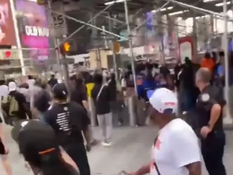 One injured in Times Square shooting in New York City 