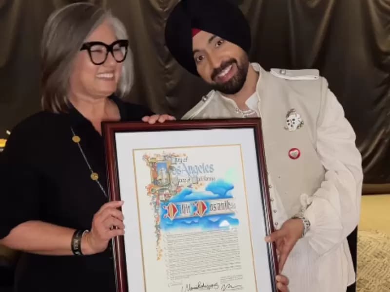 Diljit Dosanjh receiving the proclaimation