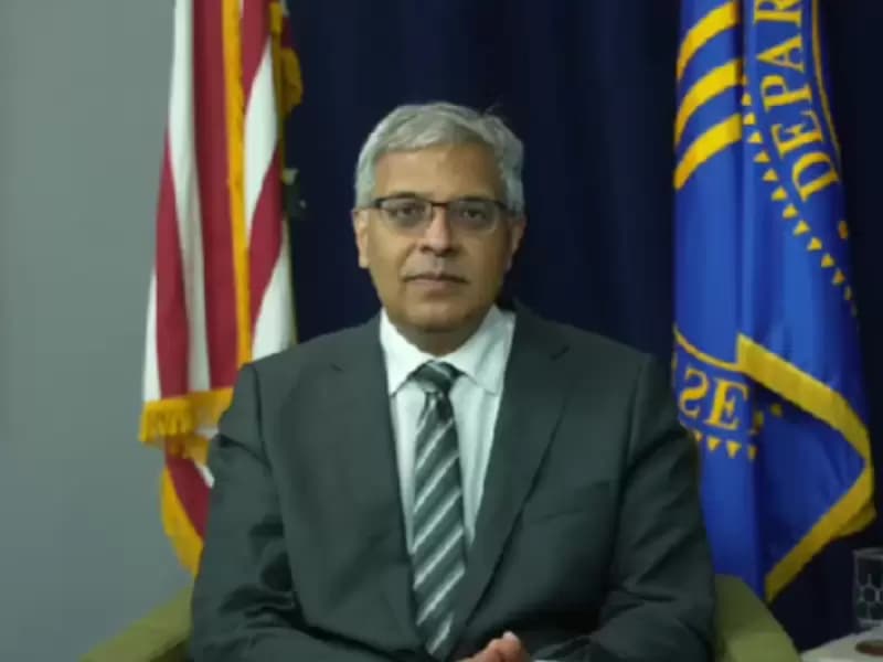  Jay Bhattacharya