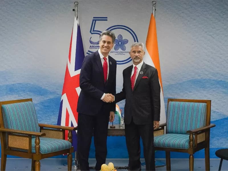 (L-R) UK Foreign Secretary Ed Miliband and India's EAM Jaishankar