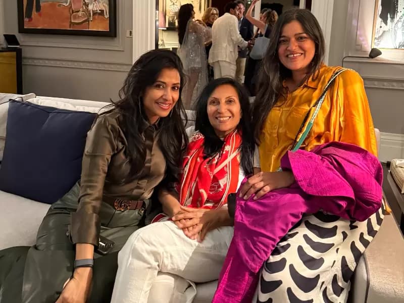 Asha Jadeja Motwani with Indian artists