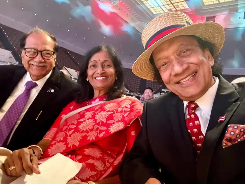  Dr. Meher Medavaram with other AAPI members at the event