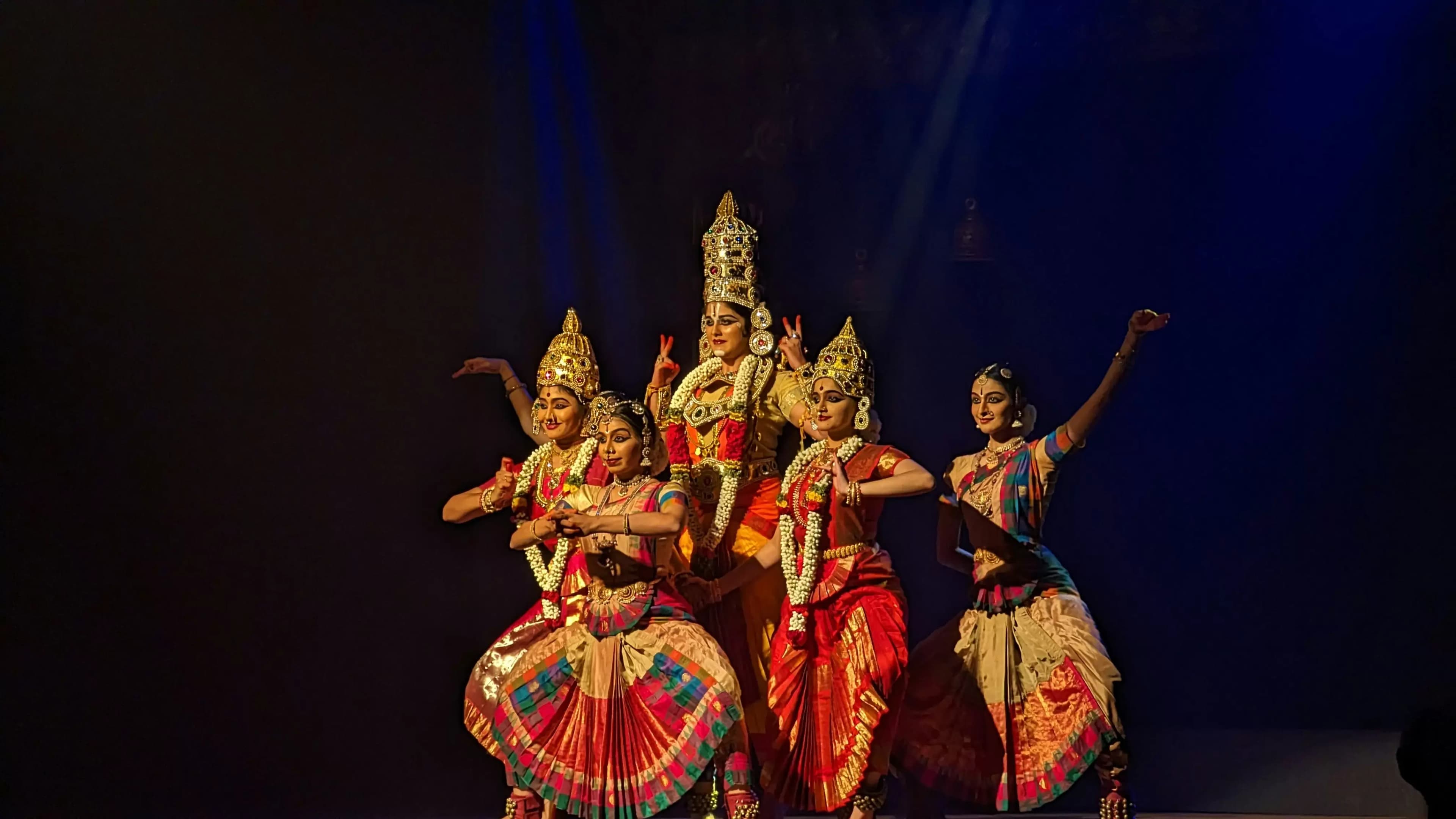 ભારતીય-અમેરિકન બાળકો સાબિત કરી રહ્યા છે કે તેમને સંપૂર્ણપણે અમેરિકન અને ખૂબ જ પરંપરાગત બનવા વચ્ચે પસંદગી કરવાની જરૂર નથી.
