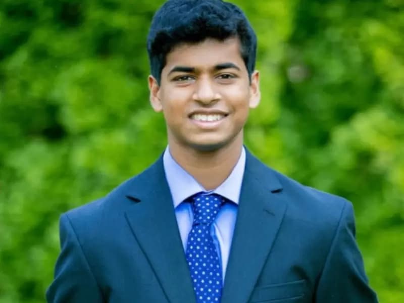 Vignesh Gogineni 