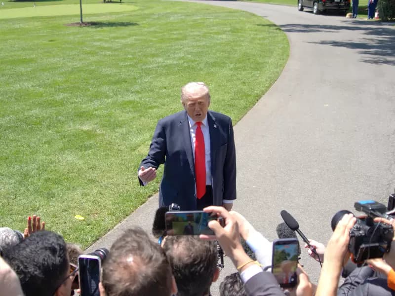 DONALD TRUMP