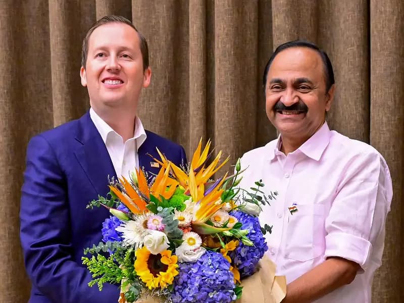 (L-R) US Ambassador Sergio Gor alongside Kerala CM V. D. Satheesan