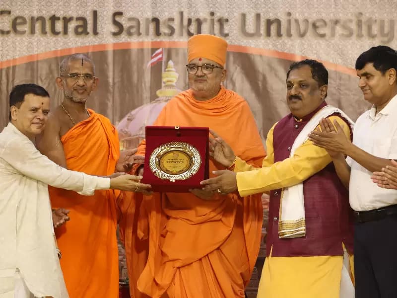 Bhadreshdasji Awarded with Vedantavidya-Vishwaguru