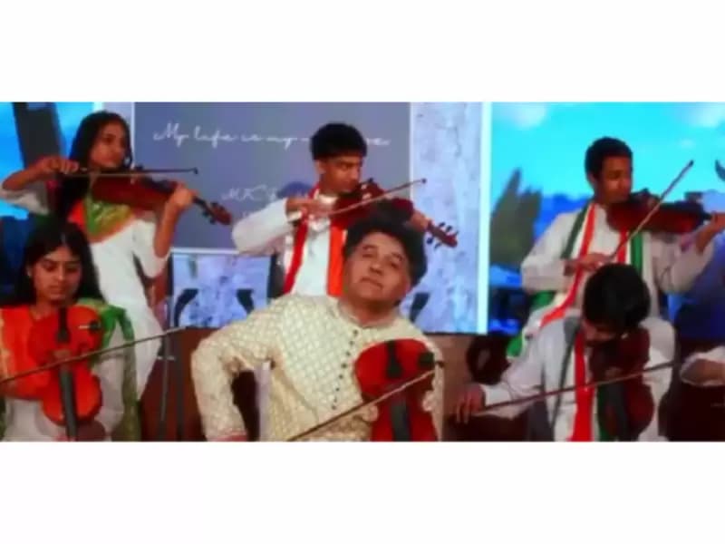 Ganesh Rajagopalan and his students performing