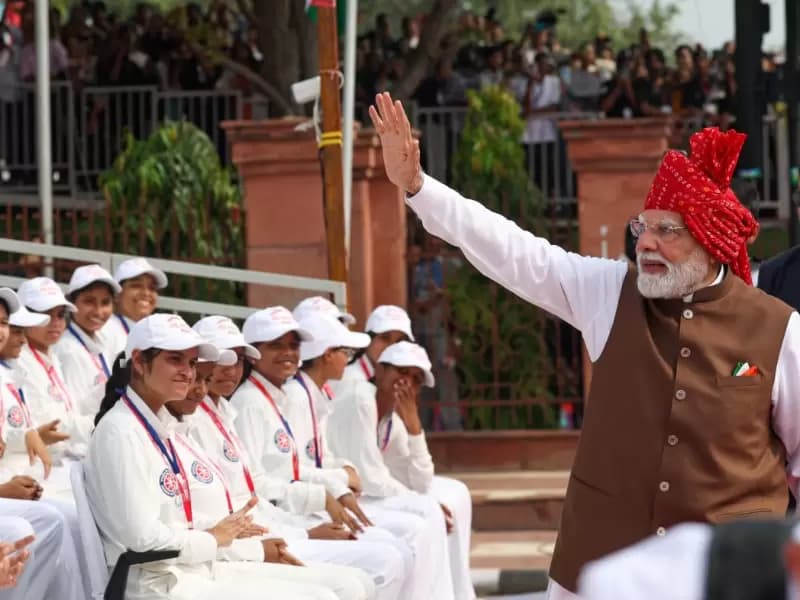 લાલ કિલ્લા પરથી વડાપ્રધાન મોદીએ ધ્વજવંદન બાદ સંબોધન કર્યું