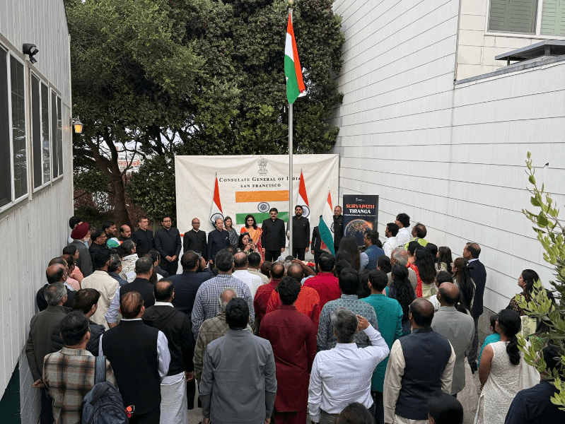  सैन फ़्रांसिस्को में भारत के कॉन्सुलेट जनरल द्वारा झंडा फहराने के साथ रिले का समापन हुआ।