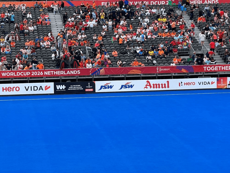 FIH વર્લ્ડકપ મેચના સ્ટેડિયમમાં ભારતીય સ્પોન્સર કંપનીના બ્રાન્ડ લોગો