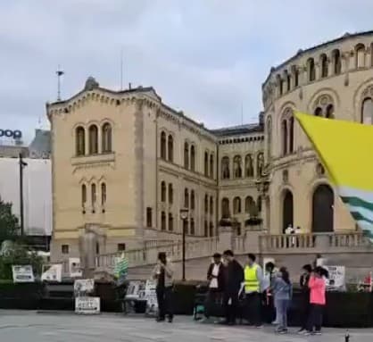 The protesters raised slogans against the Pakistani forces