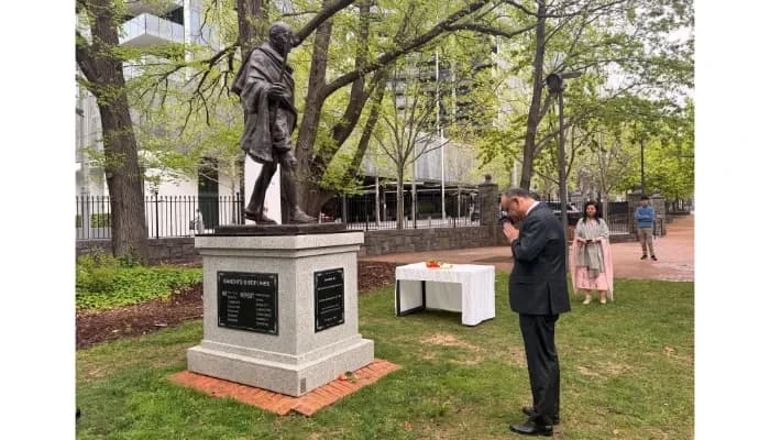 Marking Gandhi Jayanti and the International Day of Non-Violence, the Indian High Commission in Australia offered a floral tribute at the Mahatma Gandhi Statue at Glebe Park in Canberra.