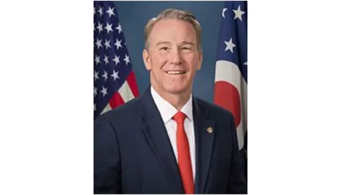 US senator seeks $140,000 H-1B wage threshold