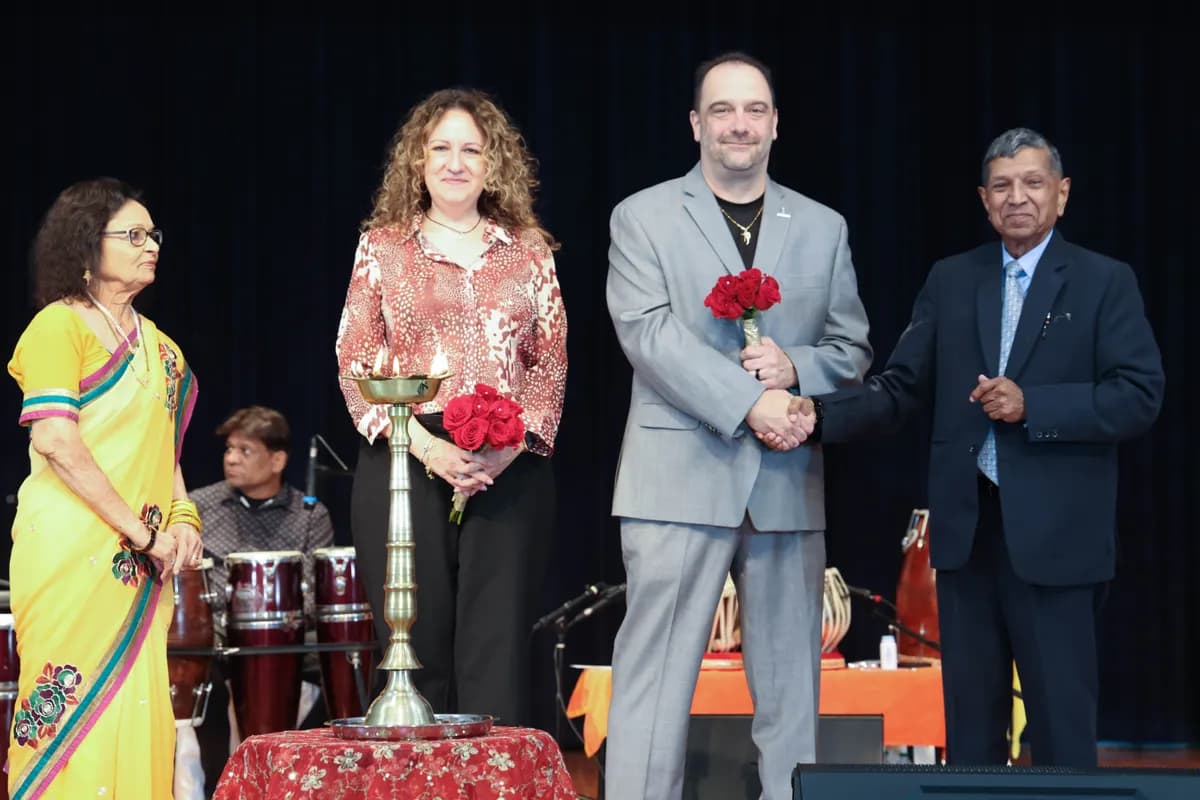 Illinois temple hosts dinner to fund building renovation