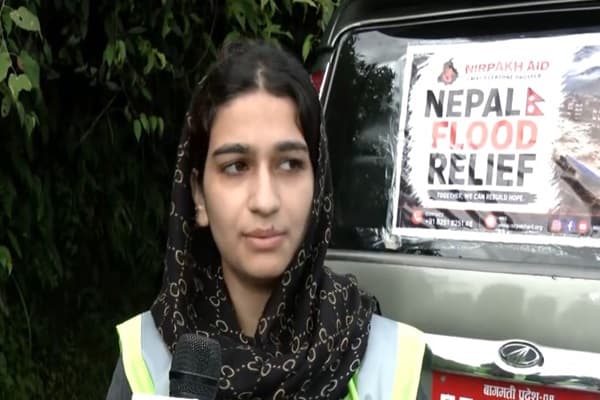 मददगार टीम की एक सदस्य