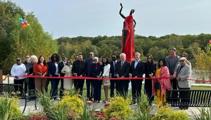 Inauguration of the sculpture 