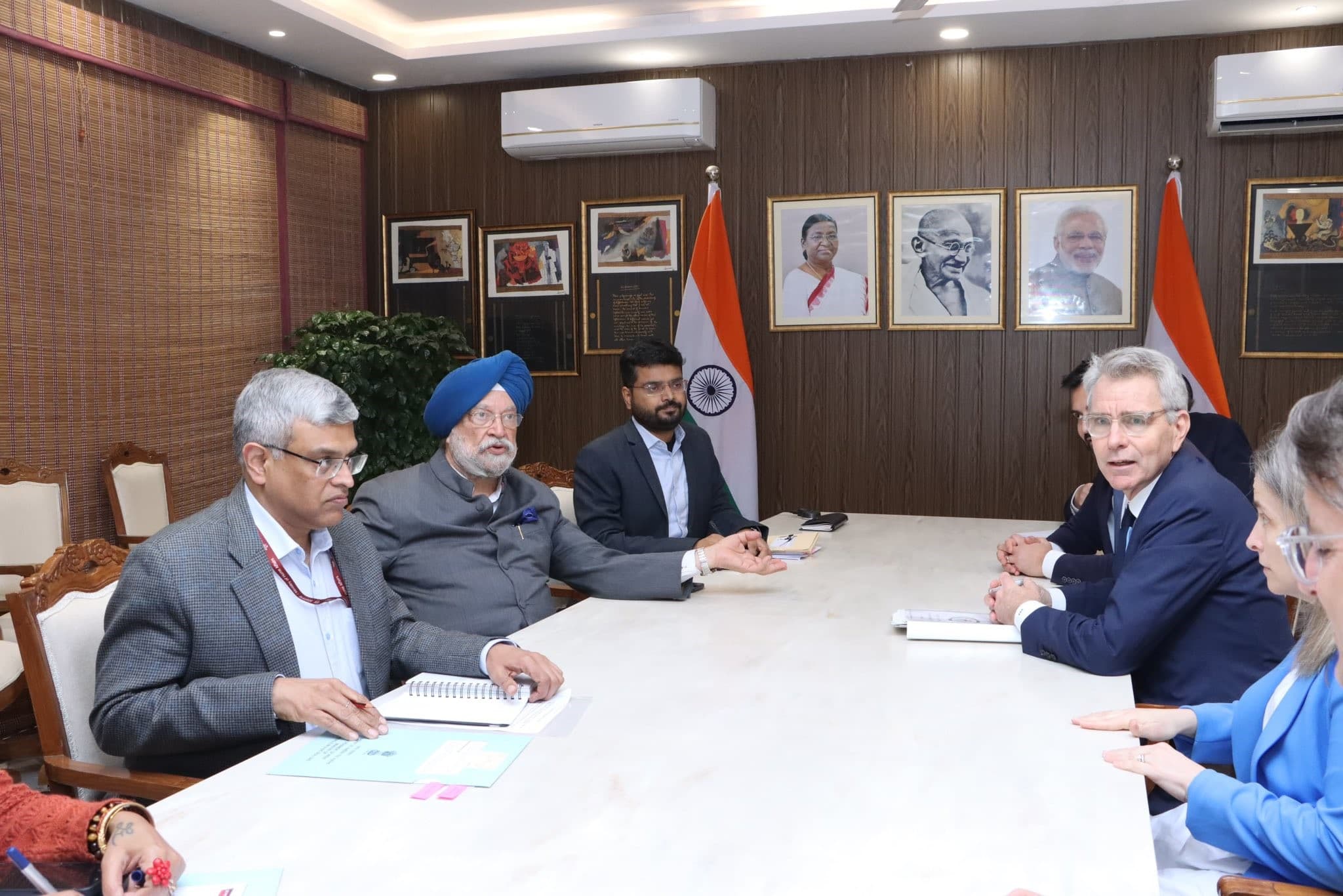 Assistant Secretary of State for Energy Resources Geoffrey Pyatt in a meeting with Hardeep Singh Puri, India’s Minister of Petroleum and Natural Gas