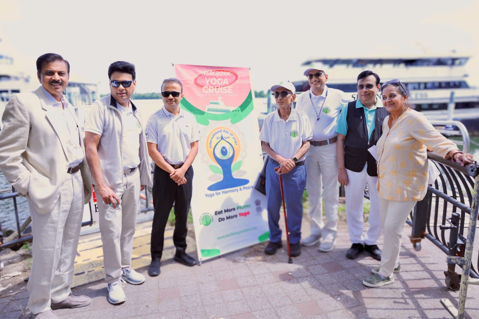 कार्यक्रम की शुरुआत पारंपरिक ढोल और शंख की ध्वनि के साथ एक गर्मजोशी भरे स्वागत समारोह से हुई।