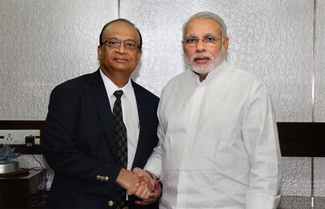 ડો ભરત બરાઈ વડાપ્રધાન નરેન્દ્ર મોદી સાથે (ફાઈલ ફોટો)