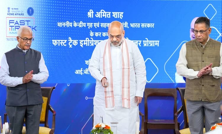 નવી દિલ્હીના ઇન્દિરા ગાંધી આંતરરાષ્ટ્રીય હવાઇમથક પર FTI-TTP નું ઉદ્ઘાટન કરતા ગૃહમંત્રી અમિત શાહ.