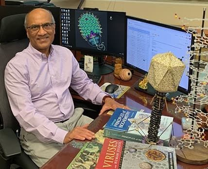 वेनिगल्ला राव अमेरिका की कैथोलिक यूनिवर्सिटी में बायोलॉजी के प्रोफेसर हैं।