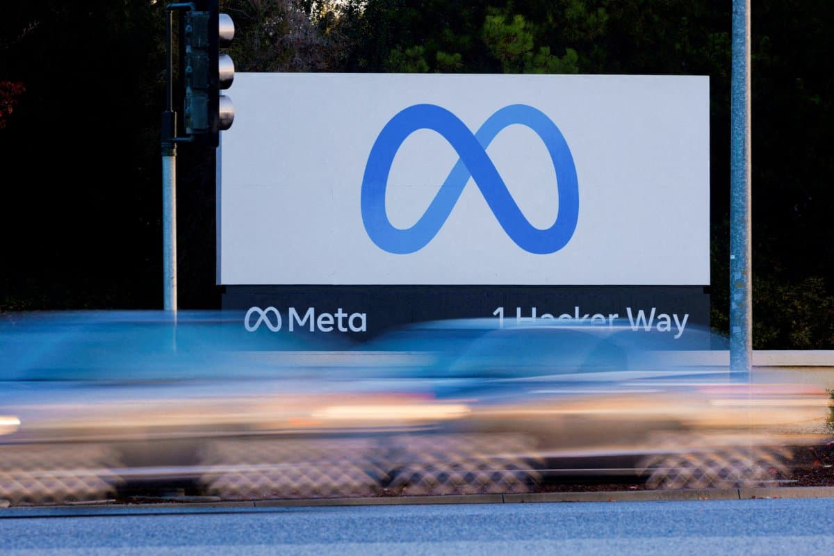 Morning commute traffic streams past the Meta sign outside the headquarters of Facebook parent company Meta Platforms Inc in Mountain View, California, U.S. Nov.9, 2022.